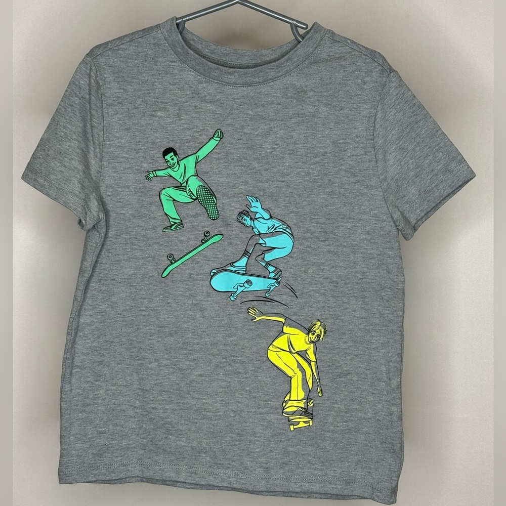 Cat & Jack skater T-shirt size boys 4/5